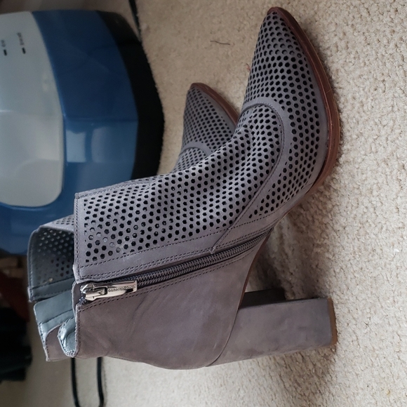 Vince Camuto Boots - Picture 2 of 11